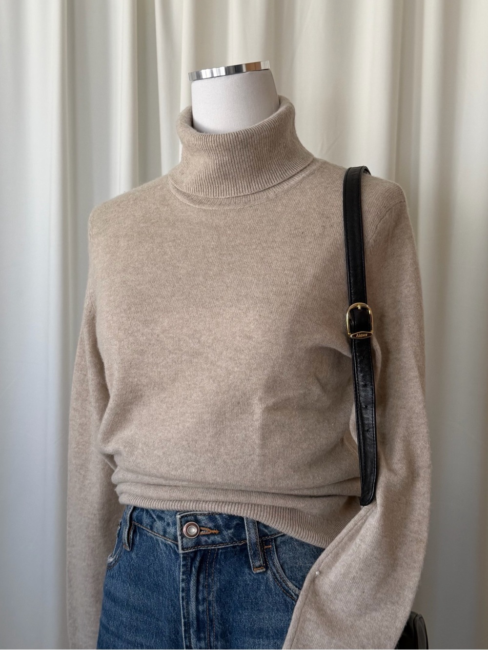 Talbots 100% cashmere turtleneck sweater Size Medium.